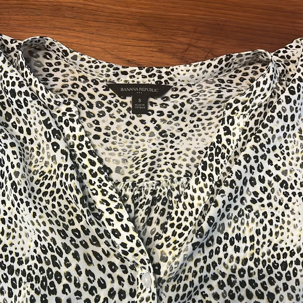 Banana Republic Animal print loose blouse - Picture 2 of 2